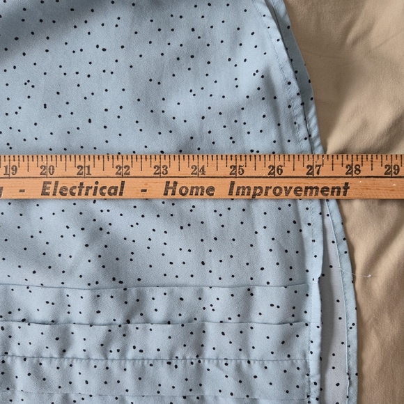 Croft & Barrow Women's Medium Blue Polka-Dotted Blouse - Picture 6 of 7